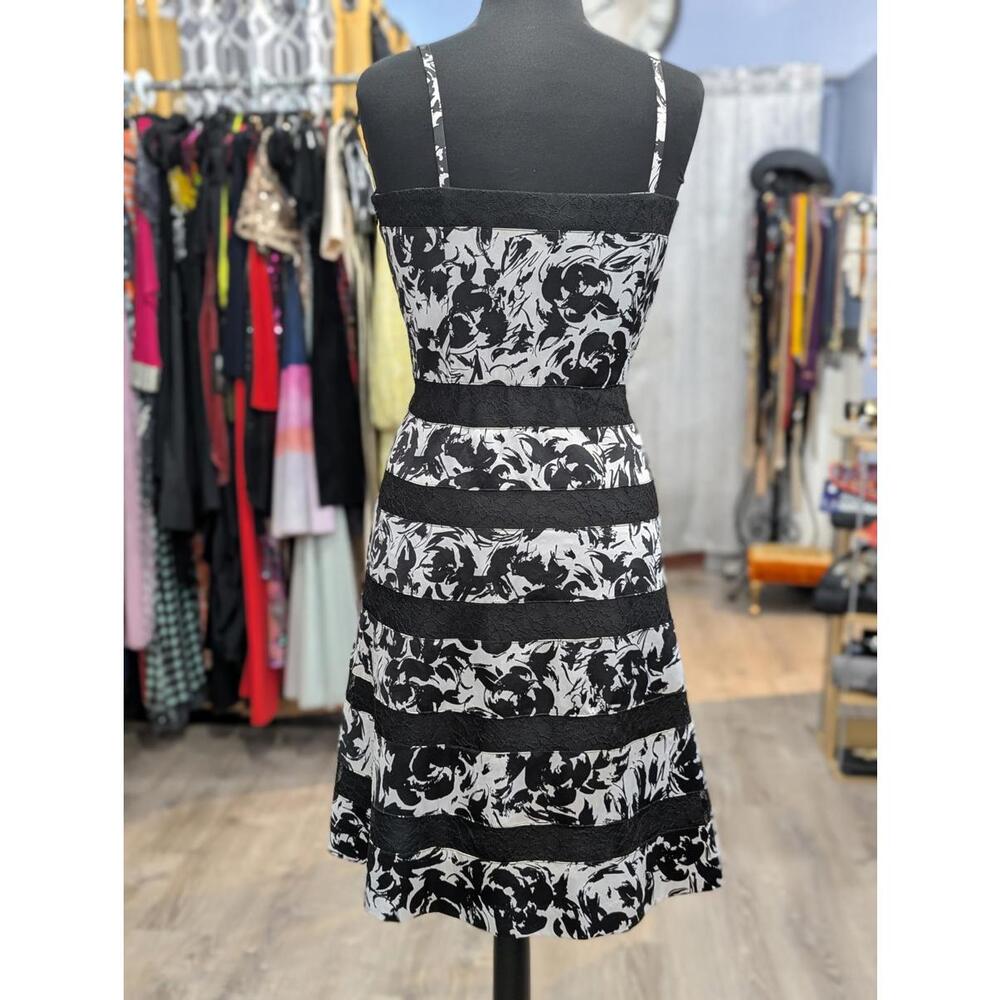 White House Black Market Floral Fit & Flare Dress - Picture 2 of 4